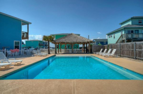 Cheeky Tiki by AvantStay Pool Boardwalk View